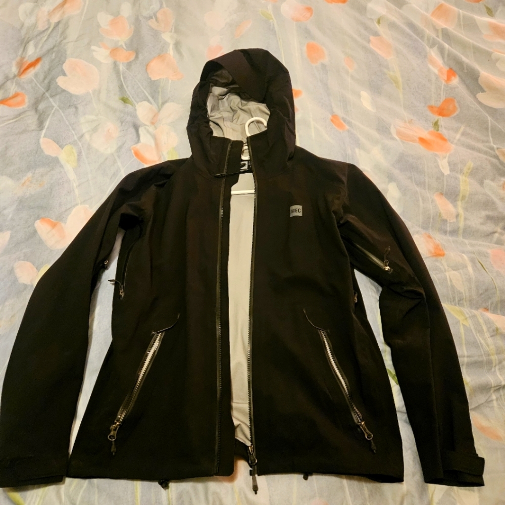 MEC Woman's Rainjacket - medium, black